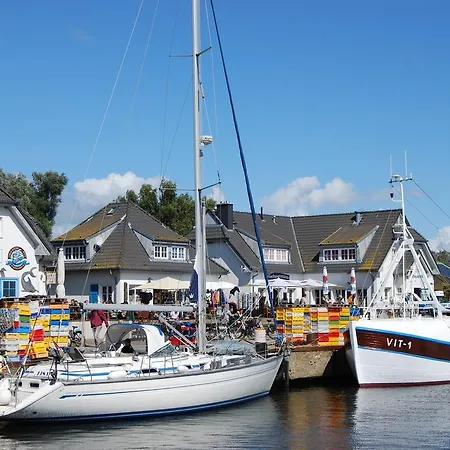 Doppelhaushaelfte In Auf Hiddensee Apartman *
